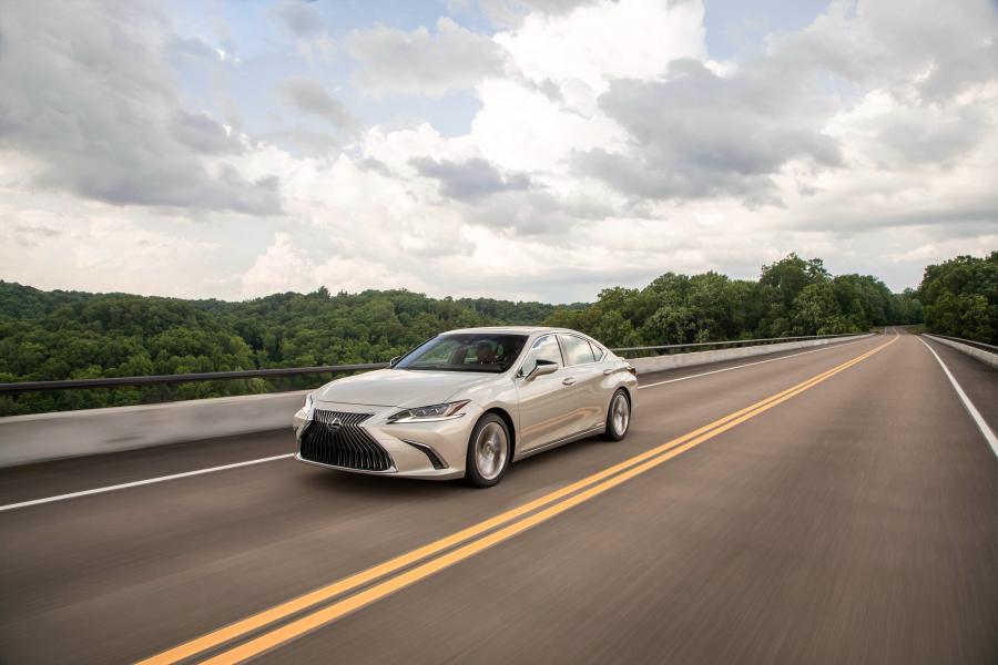  Lexus ES300h 2018 года  (NA) (фото 24 из 41)
